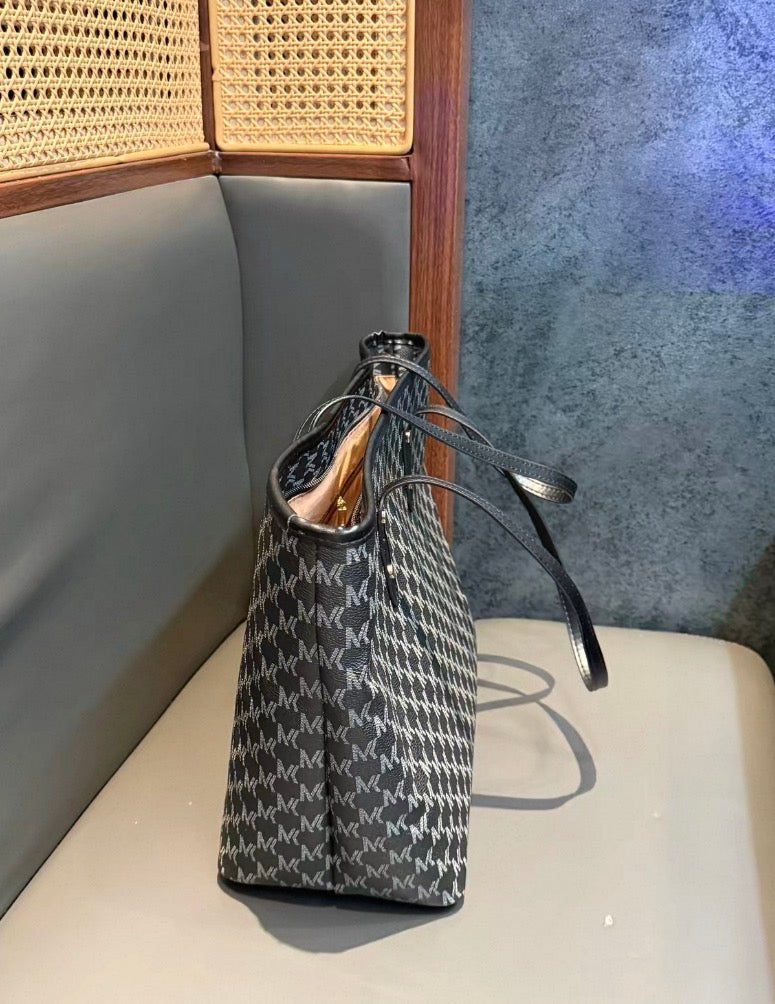 Monogram Large Tote Bag /Бэлэн/