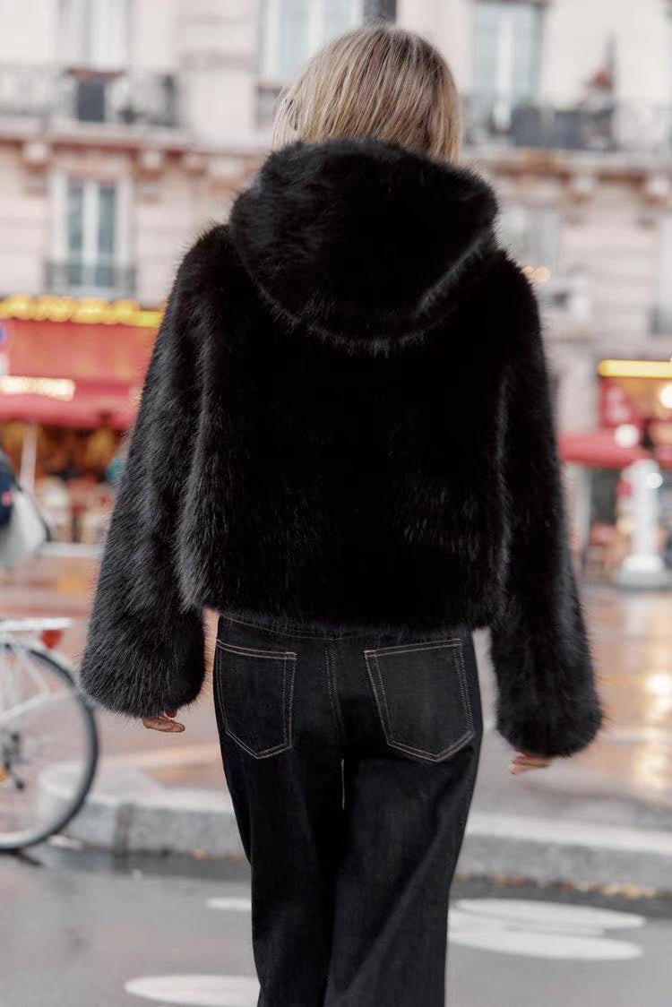 Short black faux fur hooded jacket /Бэлэн/