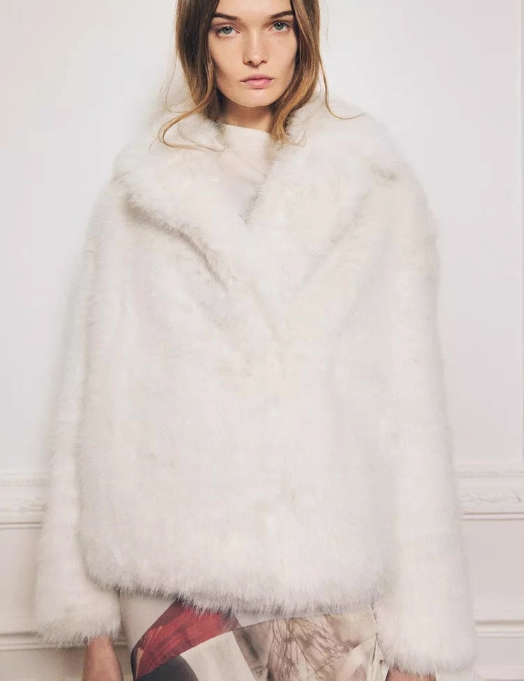 White Faux Fur Cropped Jacket /Бэлэн/