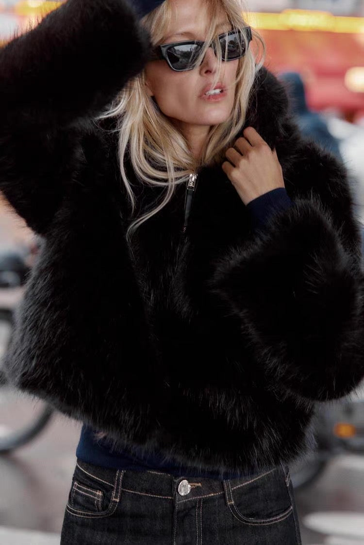 Short black faux fur hooded jacket /Бэлэн/